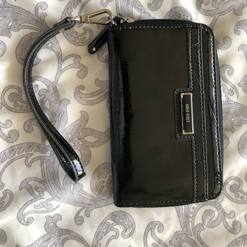 Nine West black color wristlet